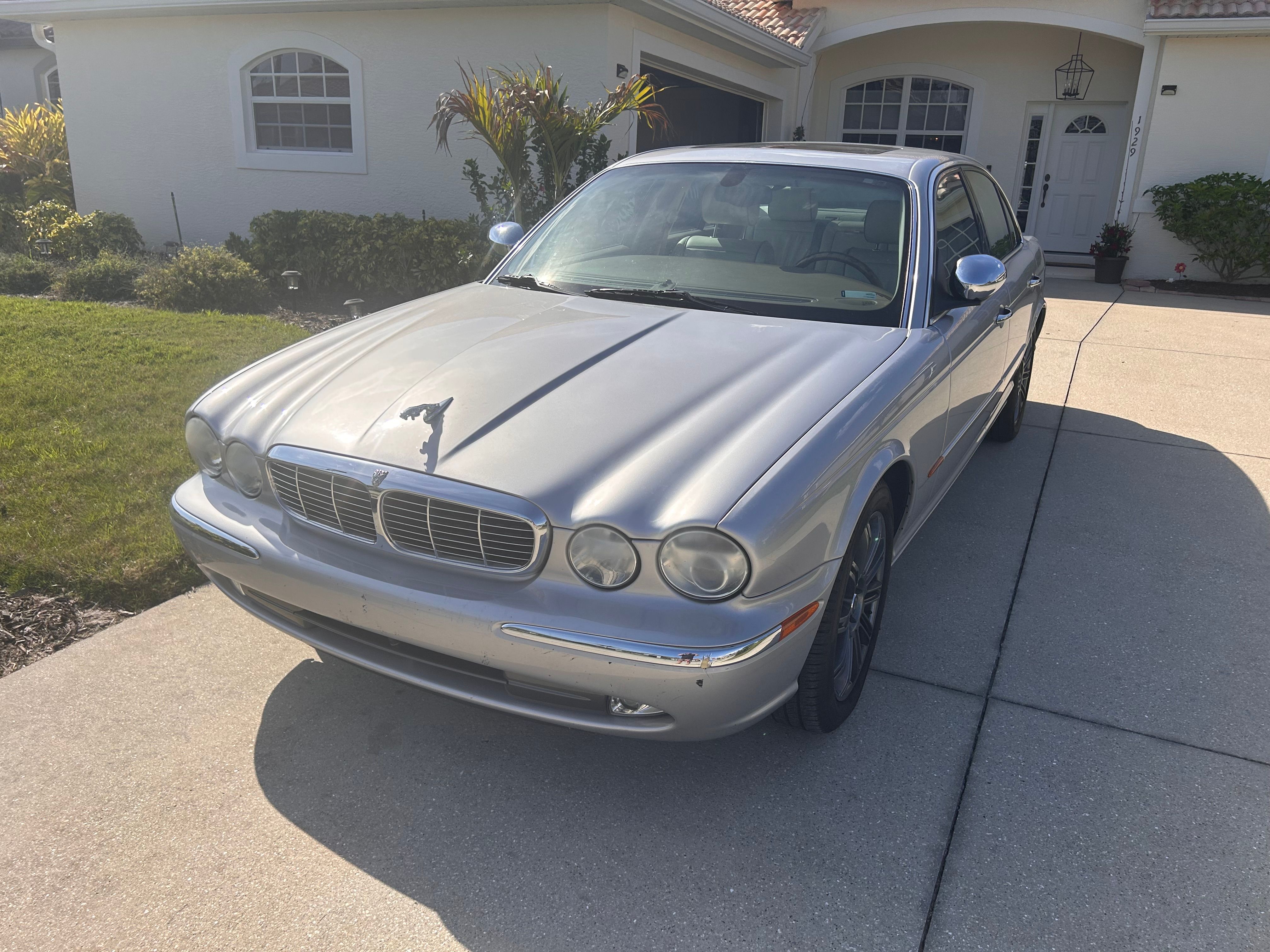 Used 2004 Jaguar XJ8 RWD image 2