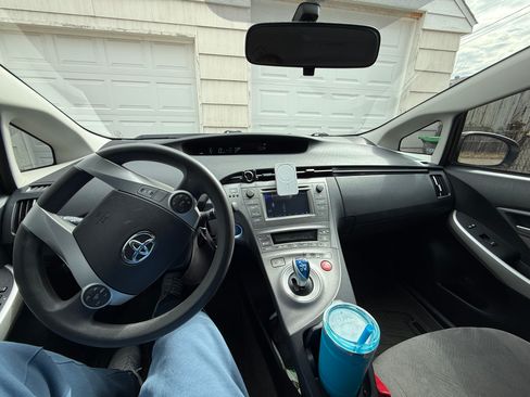 Used 2015 Toyota Prius Two image 2