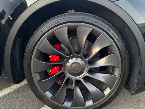 Used 2024 Tesla Model Y Performance AWD/4WD image 13