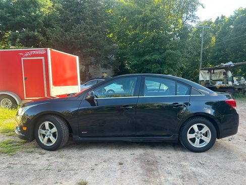 Used 2012 Chevrolet Cruze LT w/ RS Package FWD image 4