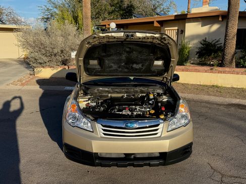 Used 2010 Subaru Outback 2.5i AWD/4WD image 10