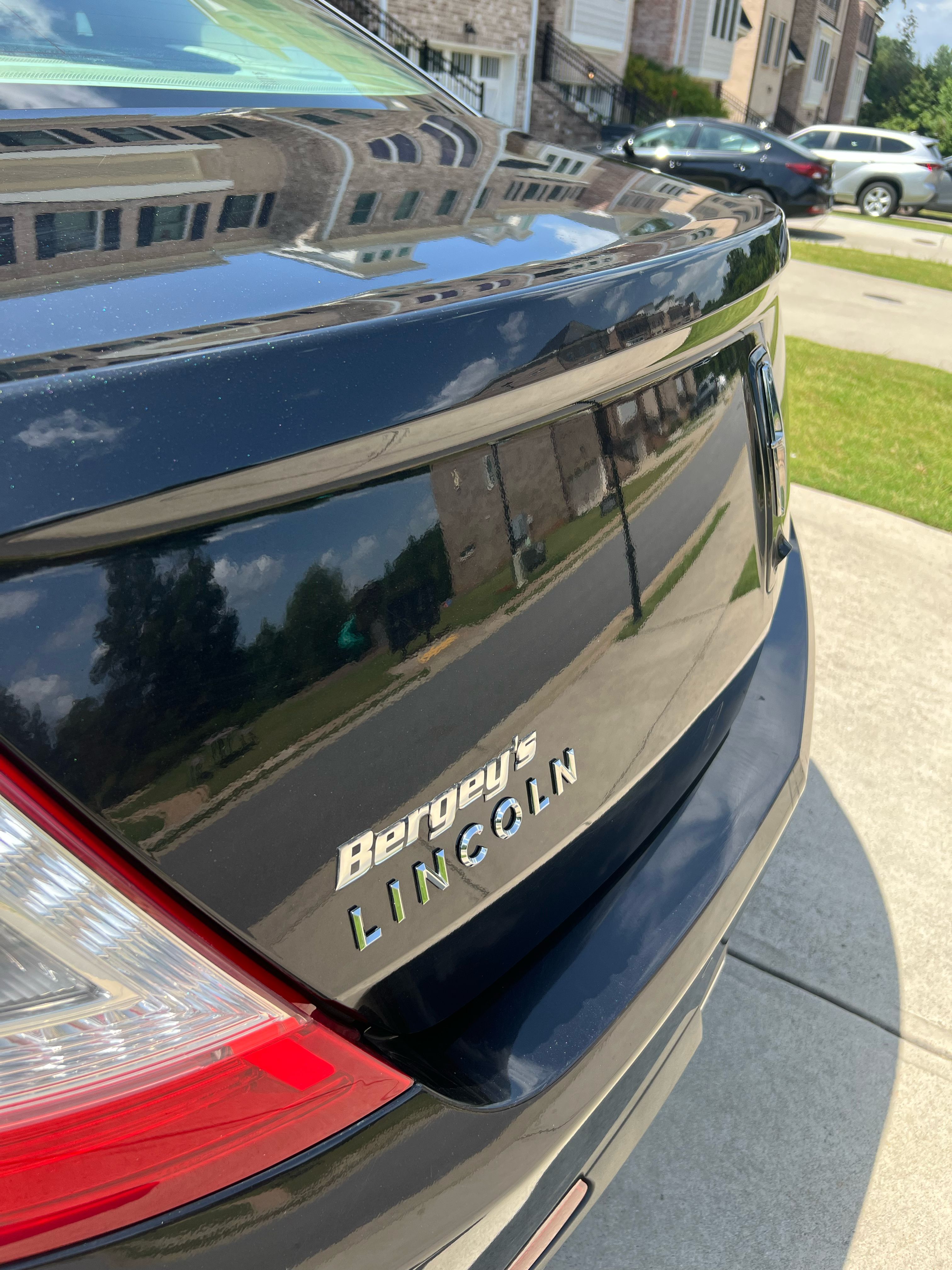 Used 2013 Lincoln MKS AWD image 16