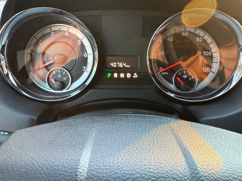 Used 2019 Dodge Grand Caravan SXT image 6