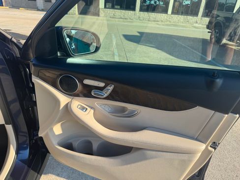 Used 2019 Mercedes-Benz GLC 300 image 14