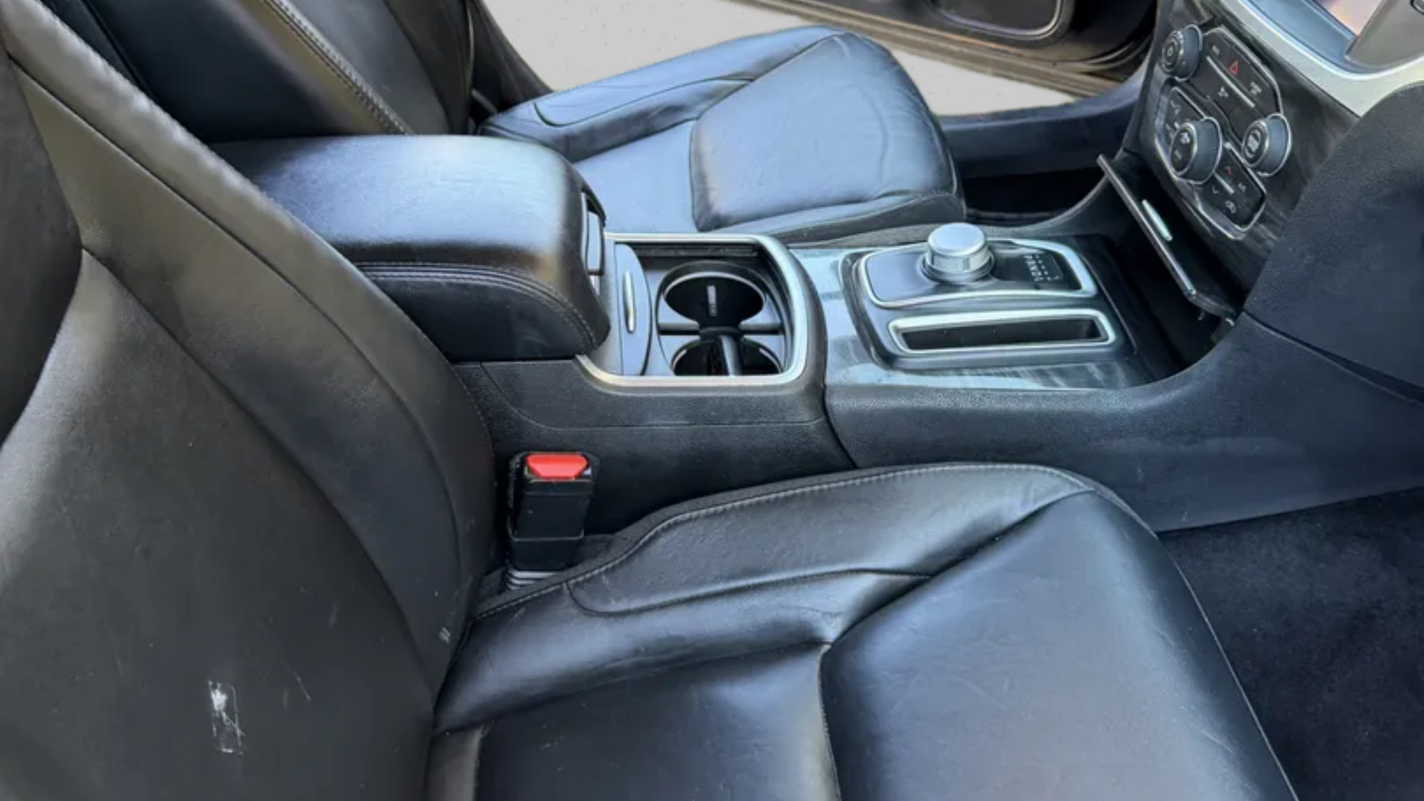 Used 2018 Chrysler 300 Touring L AWD/4WD image 2