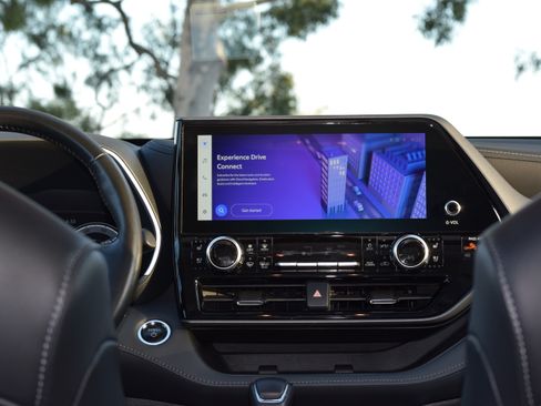 Used 2023 Toyota Highlander Limited image 13