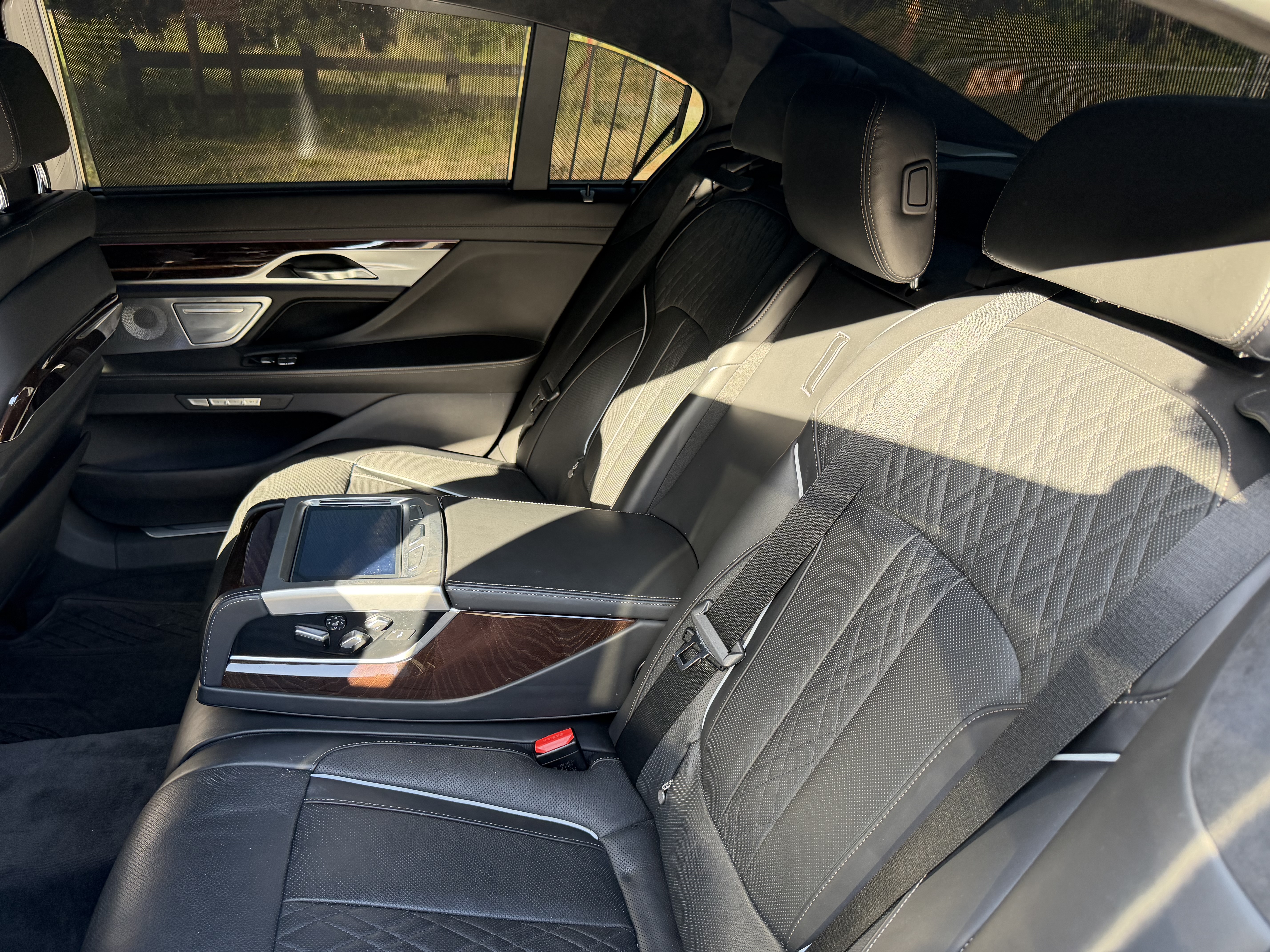 Used 2016 BMW 750i xDrive AWD/4WD image 10
