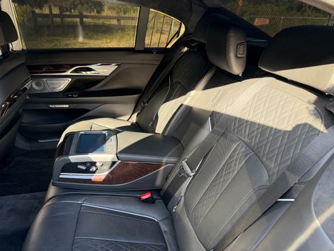 Used 2016 BMW 750i xDrive AWD/4WD image 10
