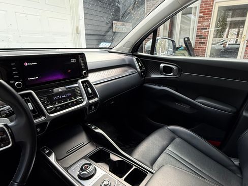 Used 2022 Kia Sorento EX w/ Panoramic Sunroof Package image 15