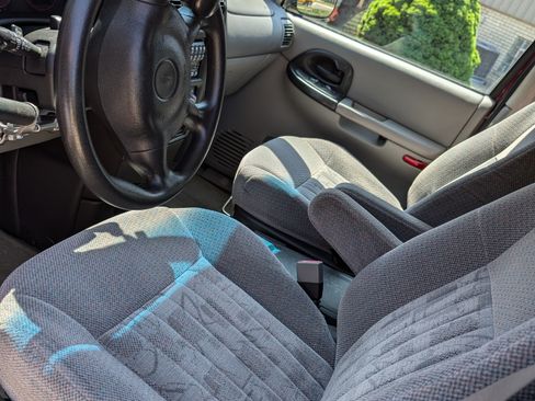 Used 2004 Pontiac Montana w/ Climate Package image 11