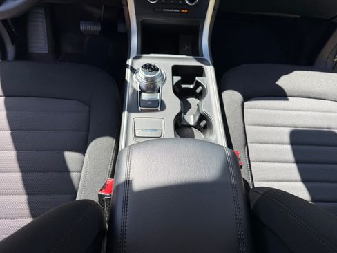 Used 2024 Ford Edge SE image 12