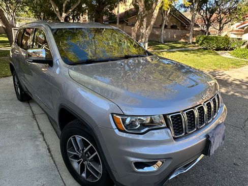 Used 2020 Jeep Grand Cherokee Limited w/ Luxury Group II image 2