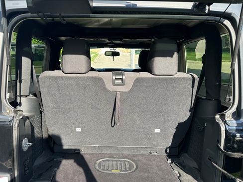 Used 2018 Jeep Wrangler Sport AWD/4WD image 14