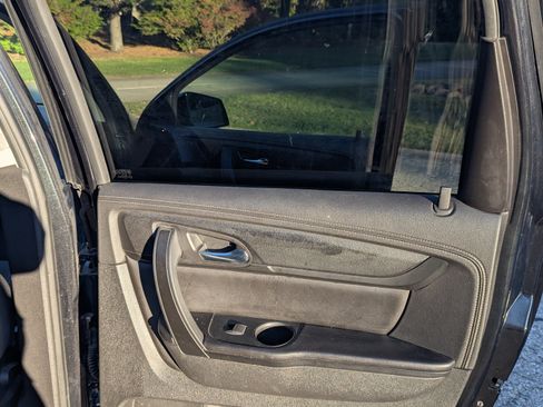 Used 2015 Chevrolet Traverse LT image 9