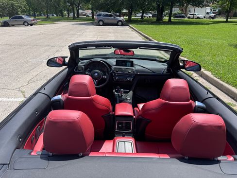 Used 2018 BMW M4 Convertible RWD image 13