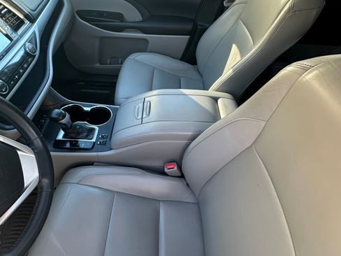 Used 2016 Toyota Highlander XLE image 9