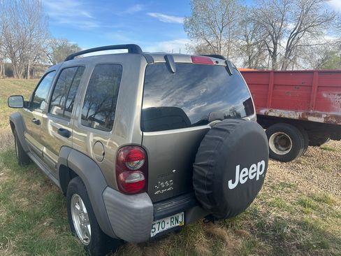 Used 2007 Jeep Liberty Sport AWD/4WD image 8