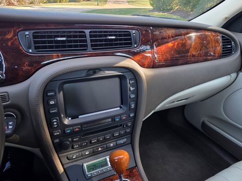 Used 2007 Jaguar S-TYPE 3.0 image 9