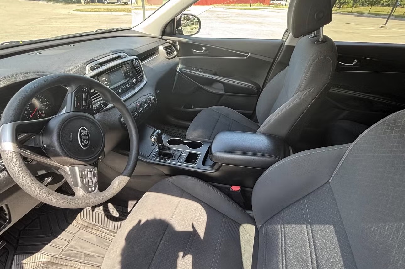 Used 2017 Kia Sorento AWD image 11
