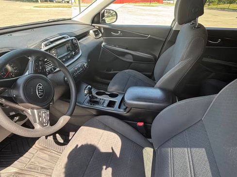 Used 2017 Kia Sorento AWD image 11