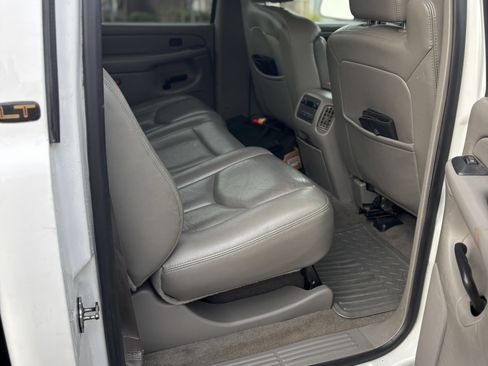 Used 2005 Chevrolet Silverado 2500 LT w/ Heavy-Duty Power Package AWD/4WD image 7