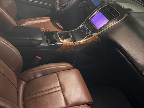 Used 2019 Lincoln Nautilus Reserve image 10