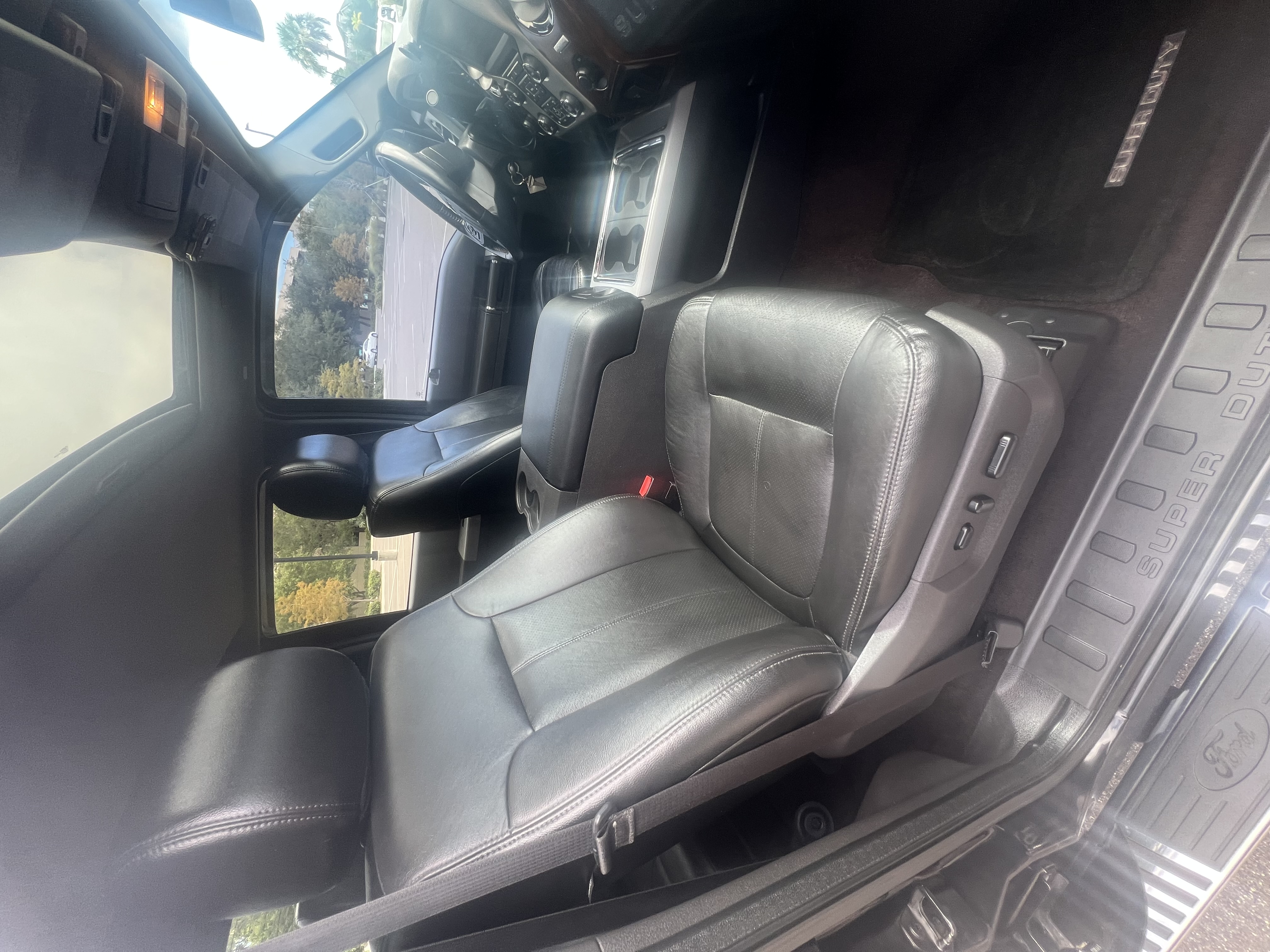 Used 2015 Ford F250 Lariat w/ Lariat Ultimate Package AWD/4WD image 8