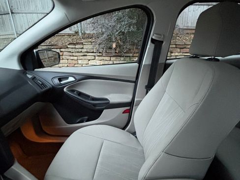 Used 2018 Ford Focus SE image 9