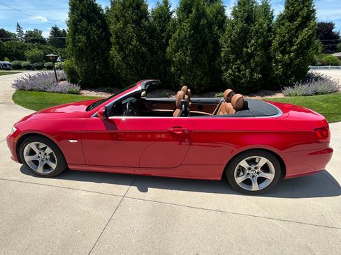 Used 2012 BMW 335i Convertible RWD image 1