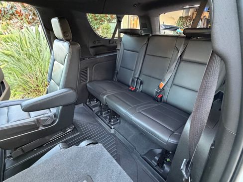 Used 2021 Chevrolet Suburban LT w/ LT Signature Package RWD image 12