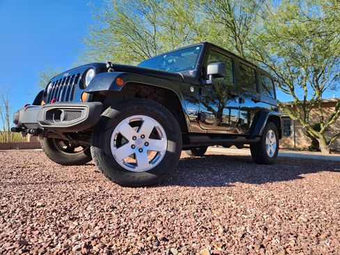 Used 2007 Jeep Wrangler Unlimited Sahara w/ Dual Top Group image 1