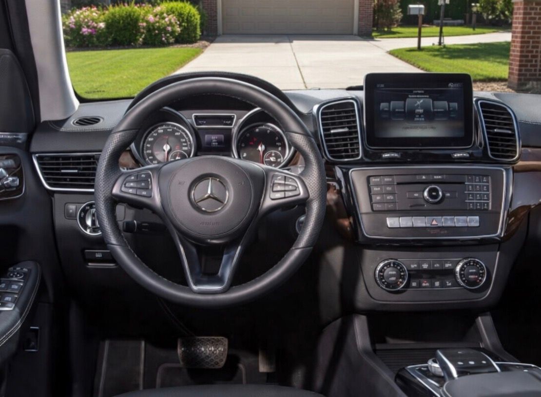 Used 2017 Mercedes-Benz GLS 450 4MATIC image 2