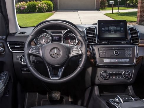 Used 2017 Mercedes-Benz GLS 450 4MATIC image 2