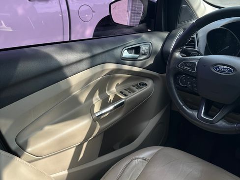 Used 2017 Ford Escape Titanium image 16