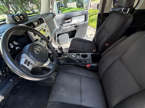 Used 2014 Toyota FJ Cruiser 4WD w/ Upgrade Package image 12