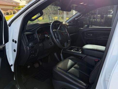 Used 2021 Nissan Titan PRO-4X w/ Pro-4x Convenience Package image 11
