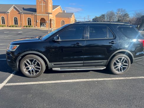 Used 2018 Ford Explorer Sport w/ Equipment Group 401A image 4