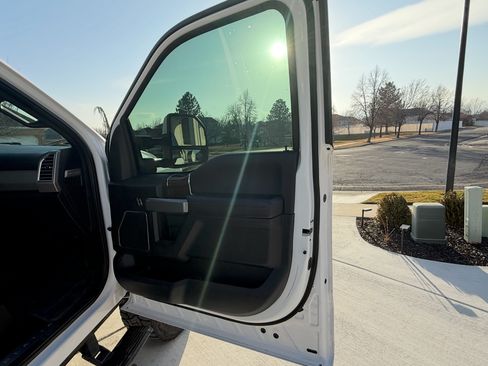 Used 2017 Ford F350 Platinum w/ Platinum Ultimate Package image 16