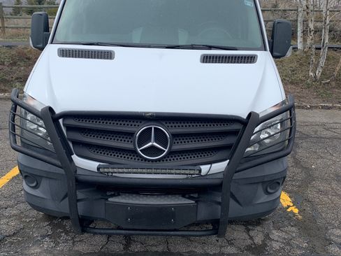 Used 2018 Mercedes-Benz Sprinter 2500 image 4