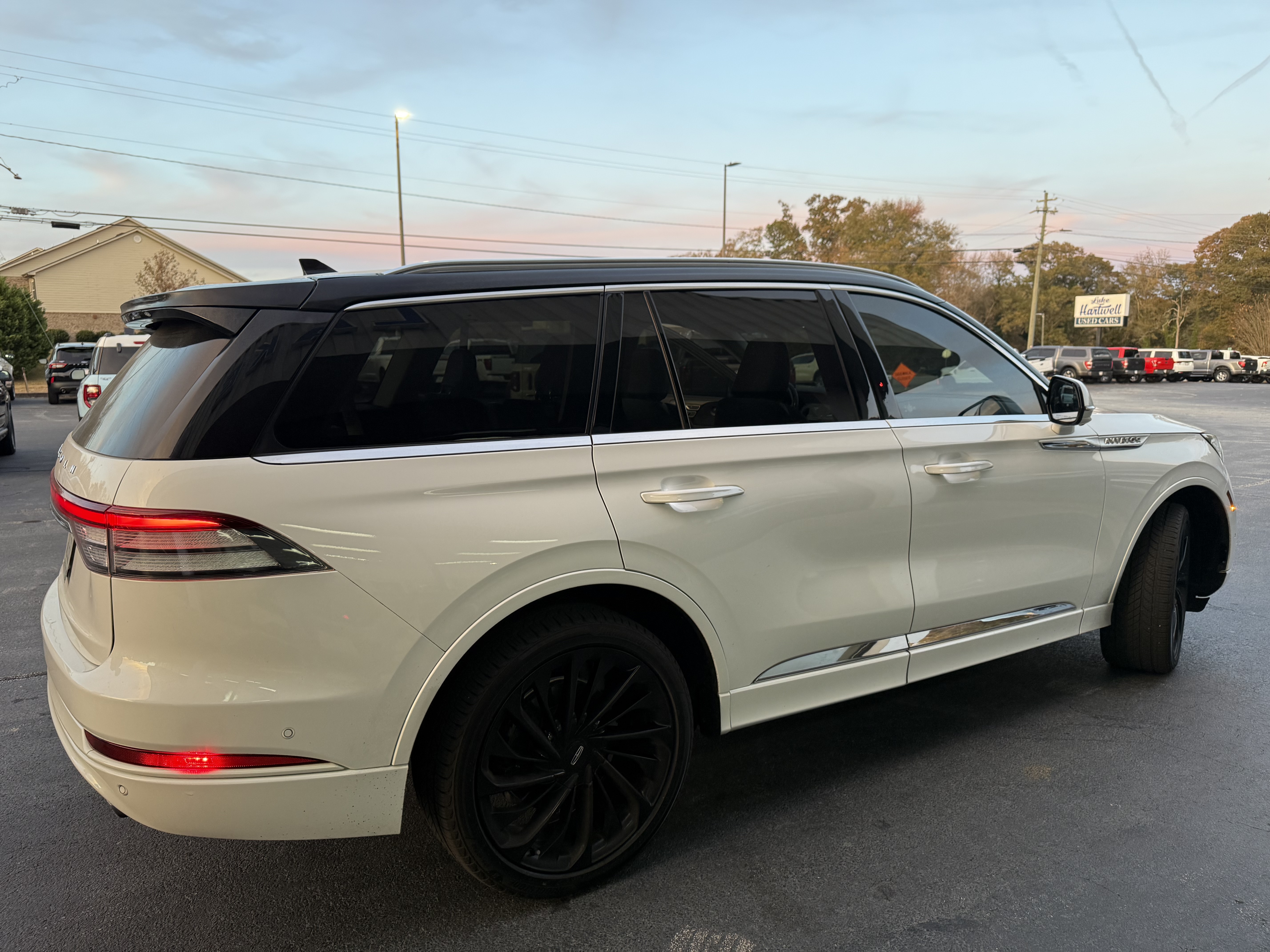 Used 2021 Lincoln Aviator Reserve w/ Equipment Group 208A AWD/4WD image 4