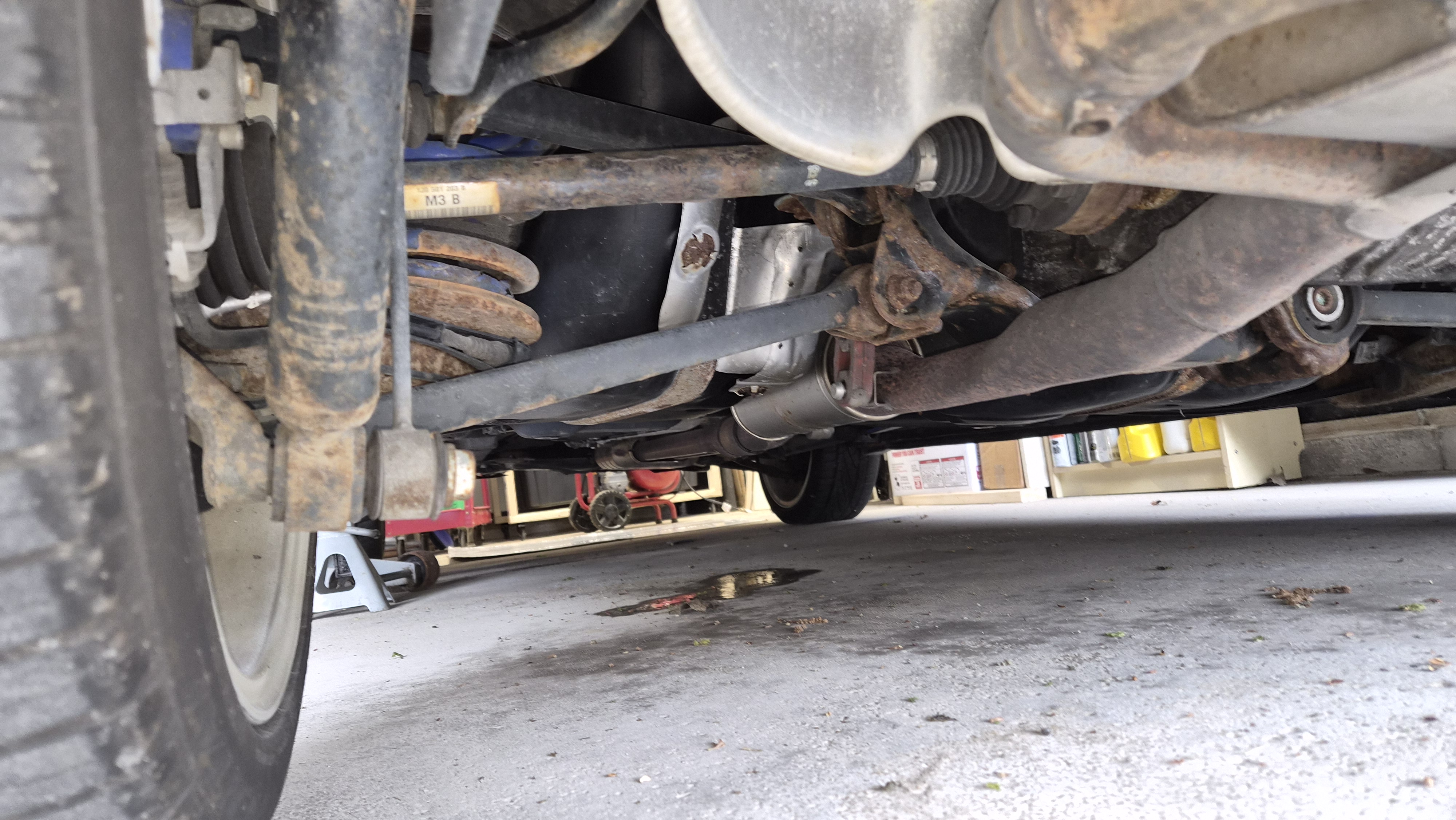 Used 2004 Volkswagen R32 AWD/4WD image 2