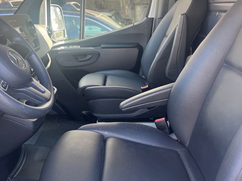 Used 2022 Mercedes-Benz Sprinter 2500 image 2