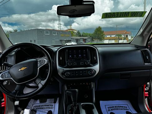 Used 2021 Chevrolet Colorado LT w/ Safety Package RWD image 18