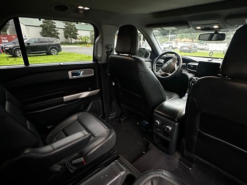 Used 2021 Ford Explorer Limited w/ Equipment Group 301A RWD image 13