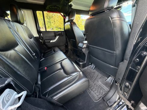 Used 2013 Jeep Wrangler Unlimited Sahara w/ Dual Top Group AWD/4WD image 12