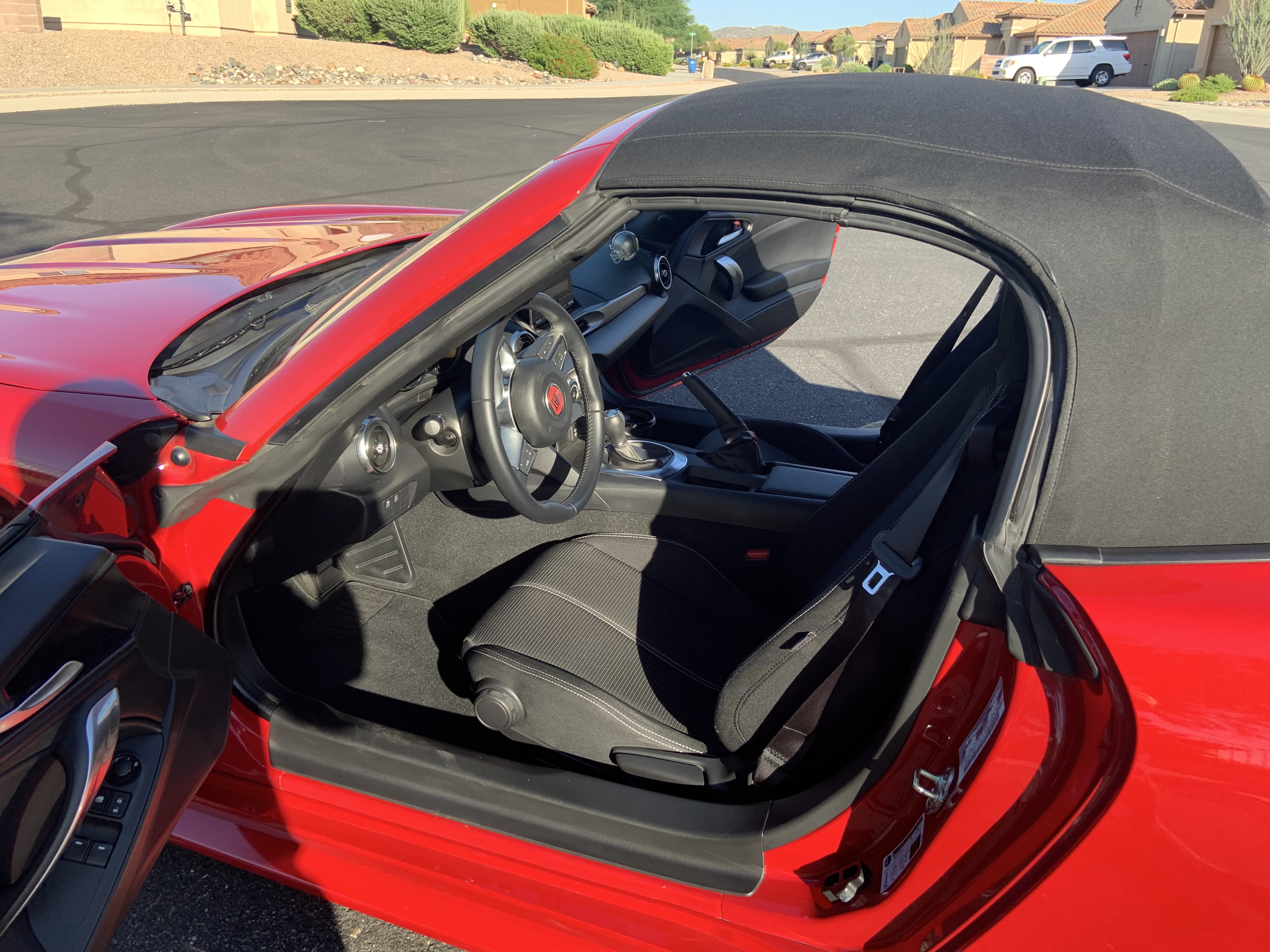 Used 2018 FIAT 124 Spider Classica RWD image 4