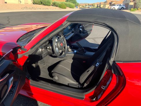 Used 2018 FIAT 124 Spider Classica RWD image 4