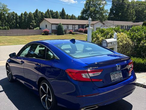 Used 2018 Honda Accord Sport image 8