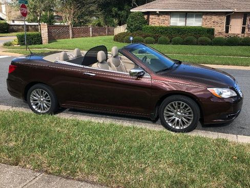 Used 2013 Chrysler 200 Limited FWD image 1