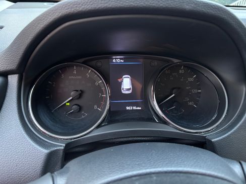 Used 2018 Nissan Rogue S image 8